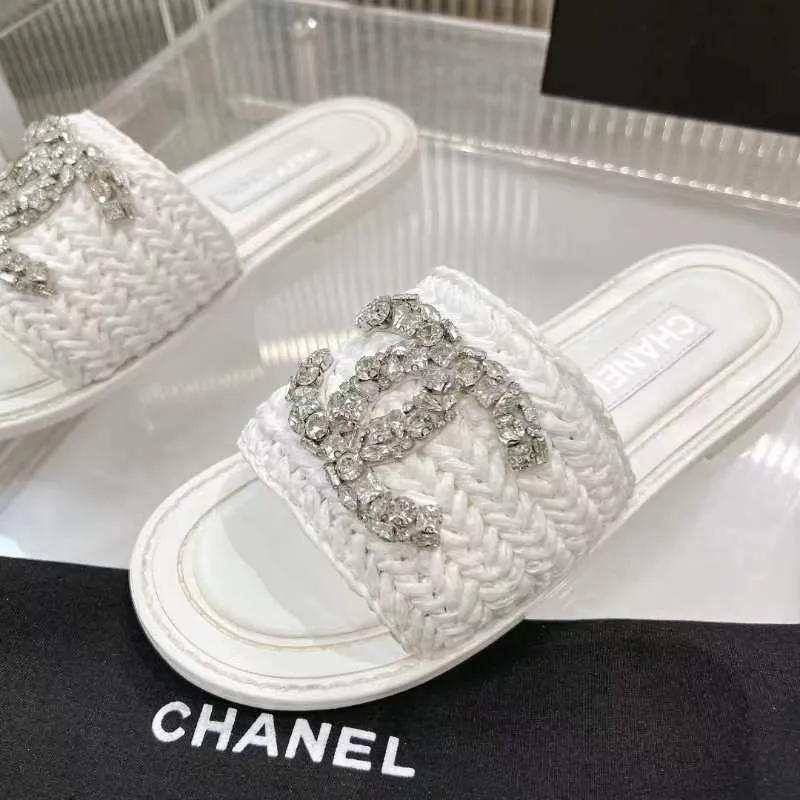 👟👟Ex-factory price 520👟👟 [Ready stock] 𝐂𝐡an𝐞𝐥 23 hot items! bing bing 23 early spring vacation series, the most beautiful rhinestone woven slippers, everyone is crazy to stock up, they are all crazy, it is really long grass, leisurely charm, close your eyes and enter the series!  💭Color: Black/Apricot/White 💭Upper: The upper is made of imported raffia and is fully hand-woven and very comfortable! The hand-made diamond jewelry is sparkling enough 💭Inner pads: imported sheepskin lining and pads 💭Outsole: genuine leather outsole (complex leather outsole with ten grooves and stitching, very particular about material workmanship) 💭Code number: 35-42 (41 and 42 are custom-made and cannot be returned or exchanged)